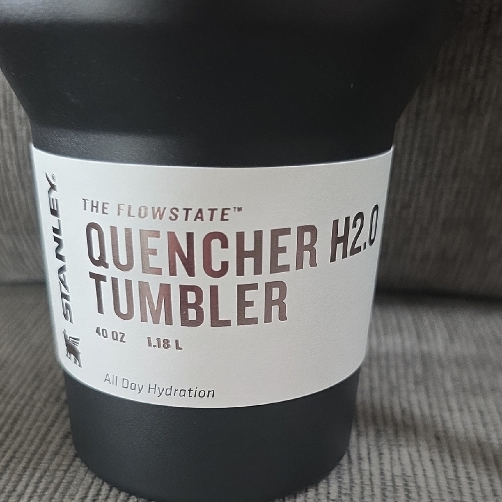 Stanley Matte Black On Black Quencher H2.0 Tumbler, 40oz., New In Box - Picture 4 of 11